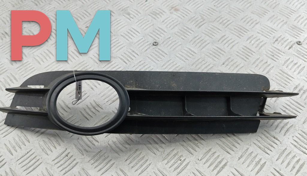 рамка фары противотуманной левой Audi A6 4F/C6 2004, 2.4 л., бензин, МКПП, чёрный, седан, 4F0807681A - фото №1