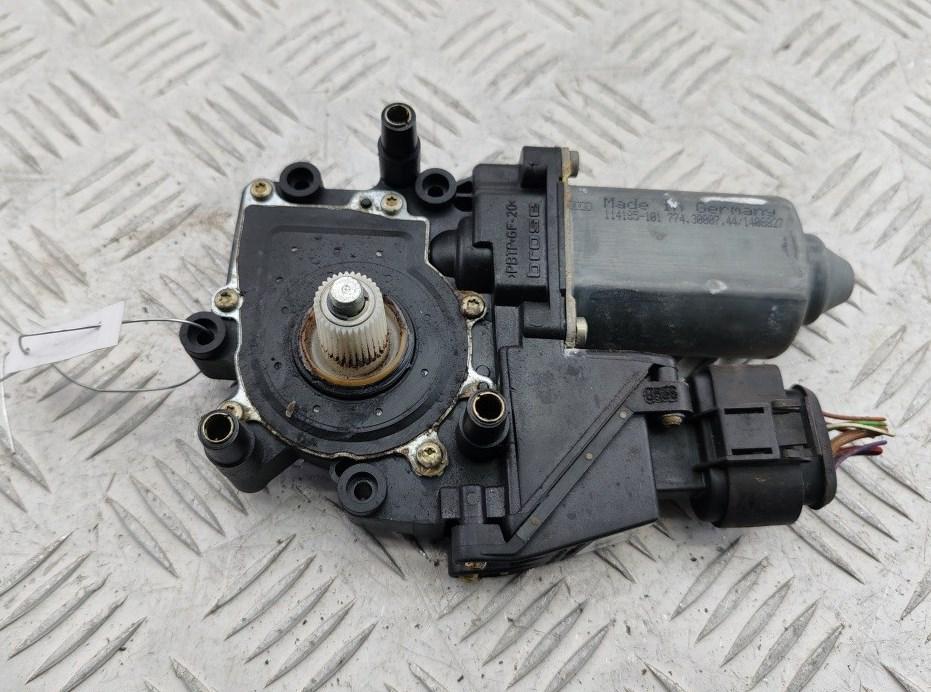моторчик стеклоподъемника задний правый Audi A6 4B/C5 1998, 2.4 л., бензин, МКПП, синий, седан, 4B0959802B - фото №1