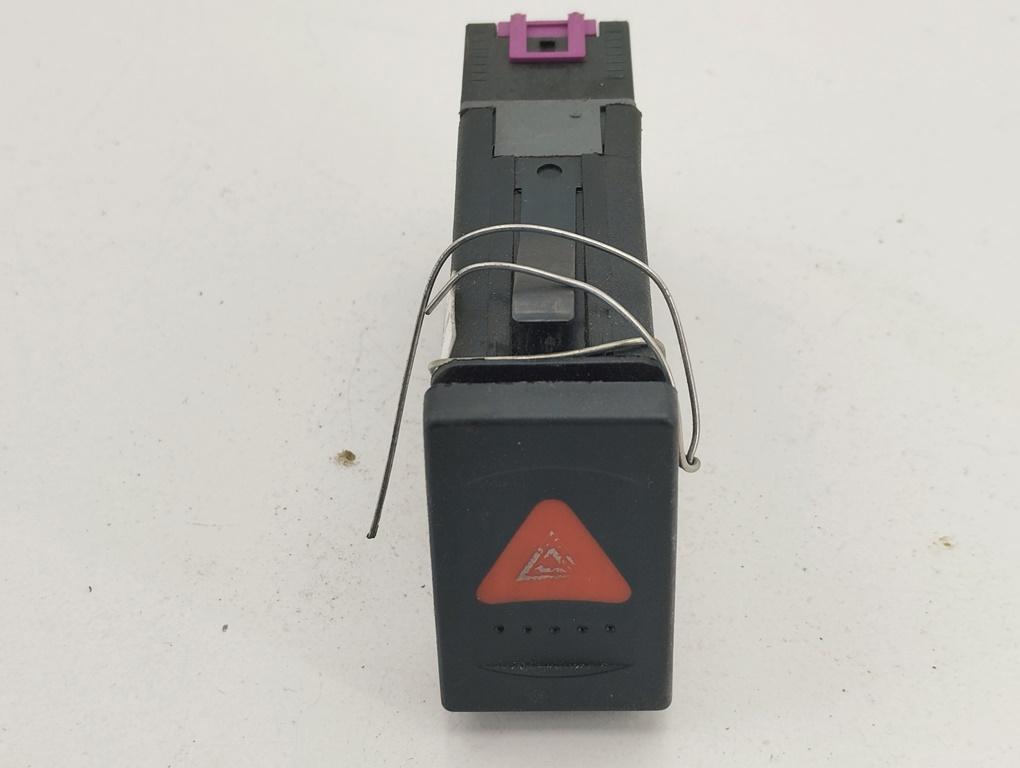 кнопка аварийной сигнализации Volkswagen Passat B5 1998, 1.6 л., бензин, МКПП, серый, седан, 3B0953235B