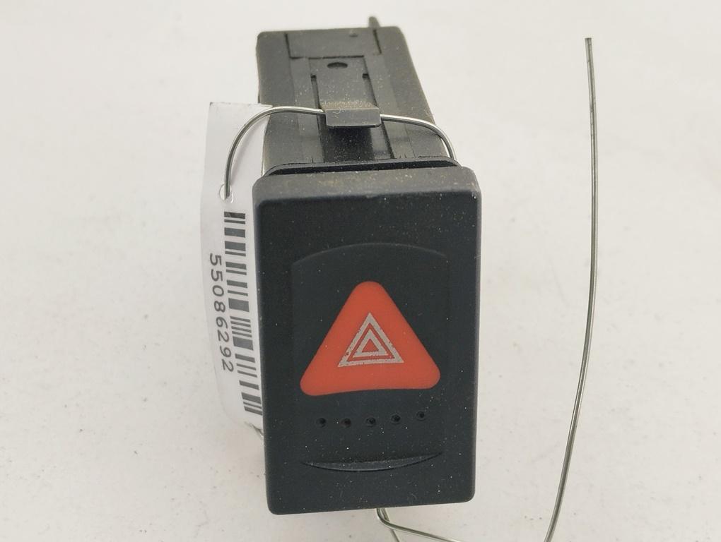 кнопка аварийной сигнализации Volkswagen Passat B5 1997, 1.8 л., бензин, МКПП, красный, универсал, 3B0953235C