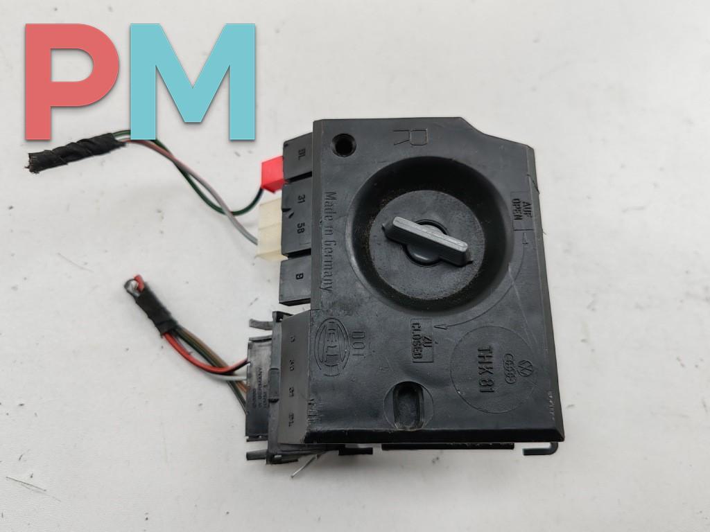 Плата фонаря заднего правого Audi A6 4A/C4 1994, 2.6 л., бензин, МКПП, синий, седан - фото №1