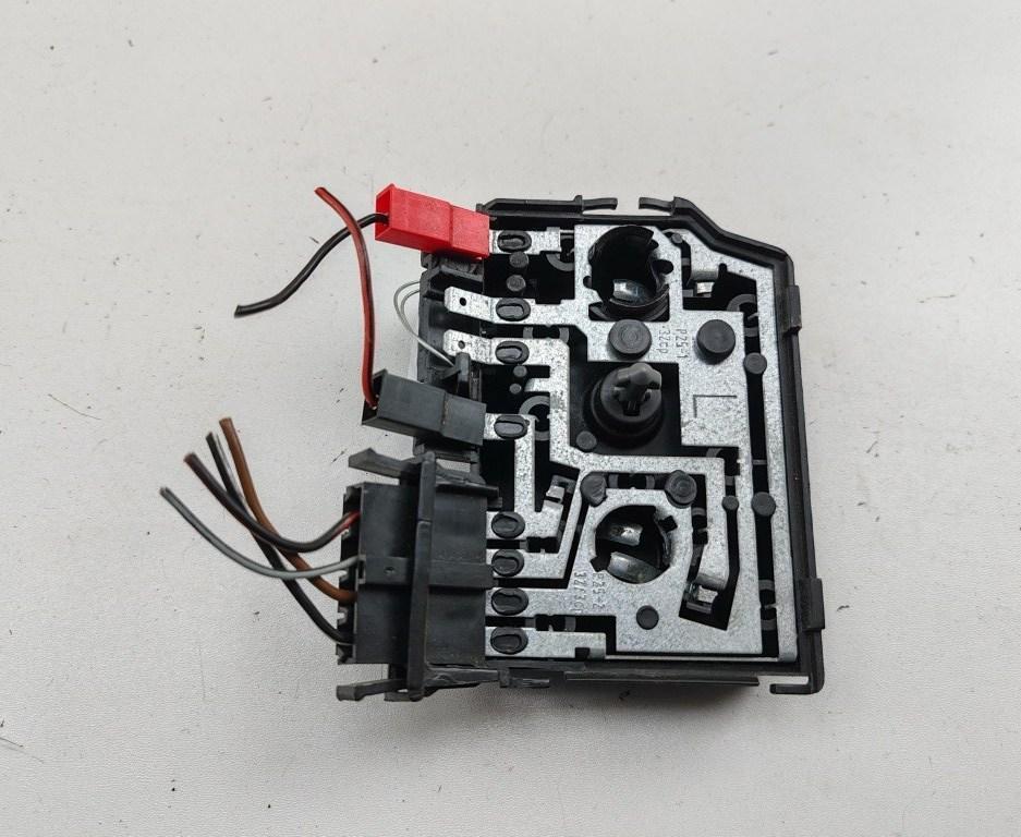 панель заднего левого фонаря Audi A6 4A/C4 1994, 2.6 л., бензин, МКПП, синий, седан - фото №1