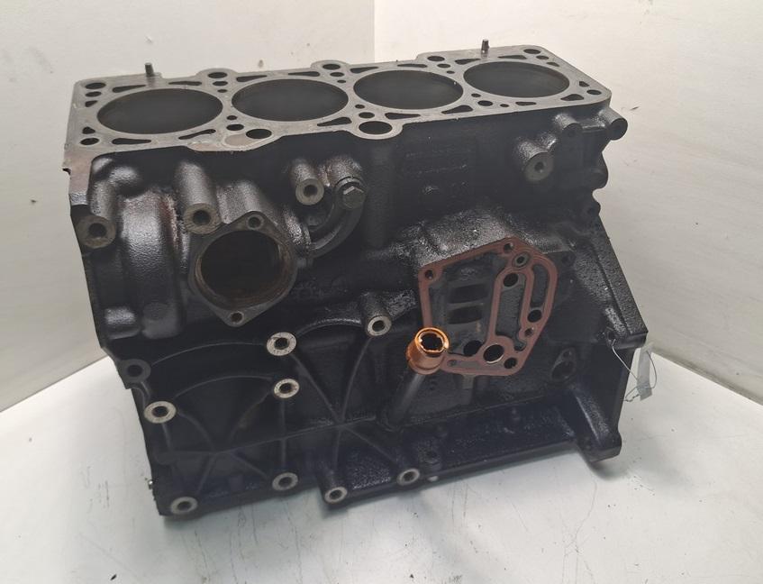 блок цилиндров Audi A4 B6 2001, 1.8 л., Ti, бензин, МКПП