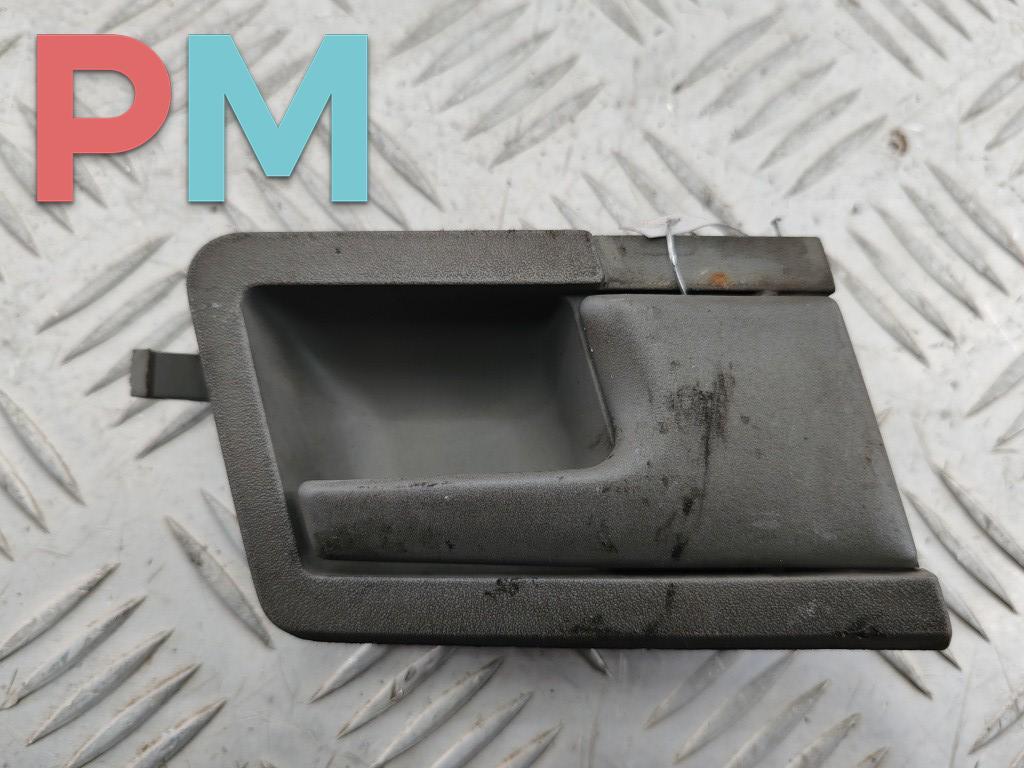 ручка внутренняя передняя правая Volkswagen Transporter T4 1997, 2.4 л., дизель, МКПП, синий, микроавтобус, 7D0837020A - фото №1