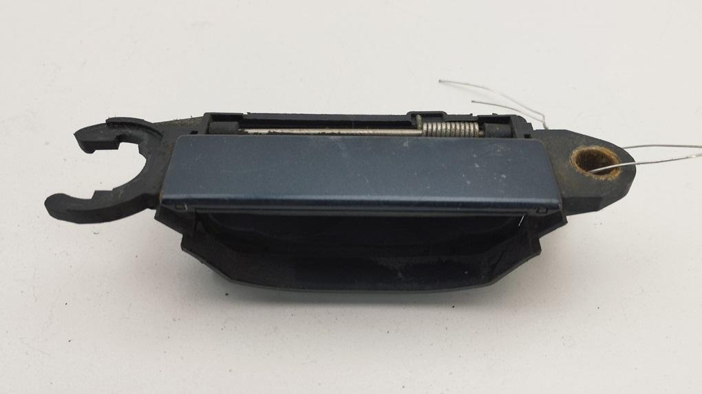 ручка наружная передняя правая Audi A6 4A/C4 1994, 2.6 л., бензин, МКПП, синий, седан, 4A0837206 - фото №1