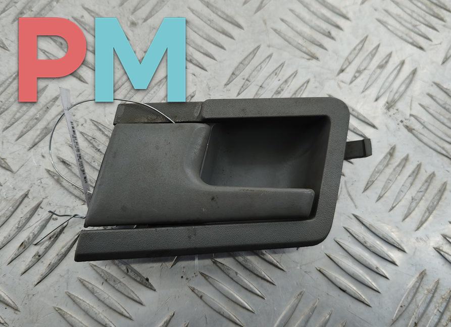 ручка внутренняя передняя левая Volkswagen Transporter T4 1996, 2.4 л., дизель, МКПП, красный, микроавтобус, 7D0837019A - фото №1