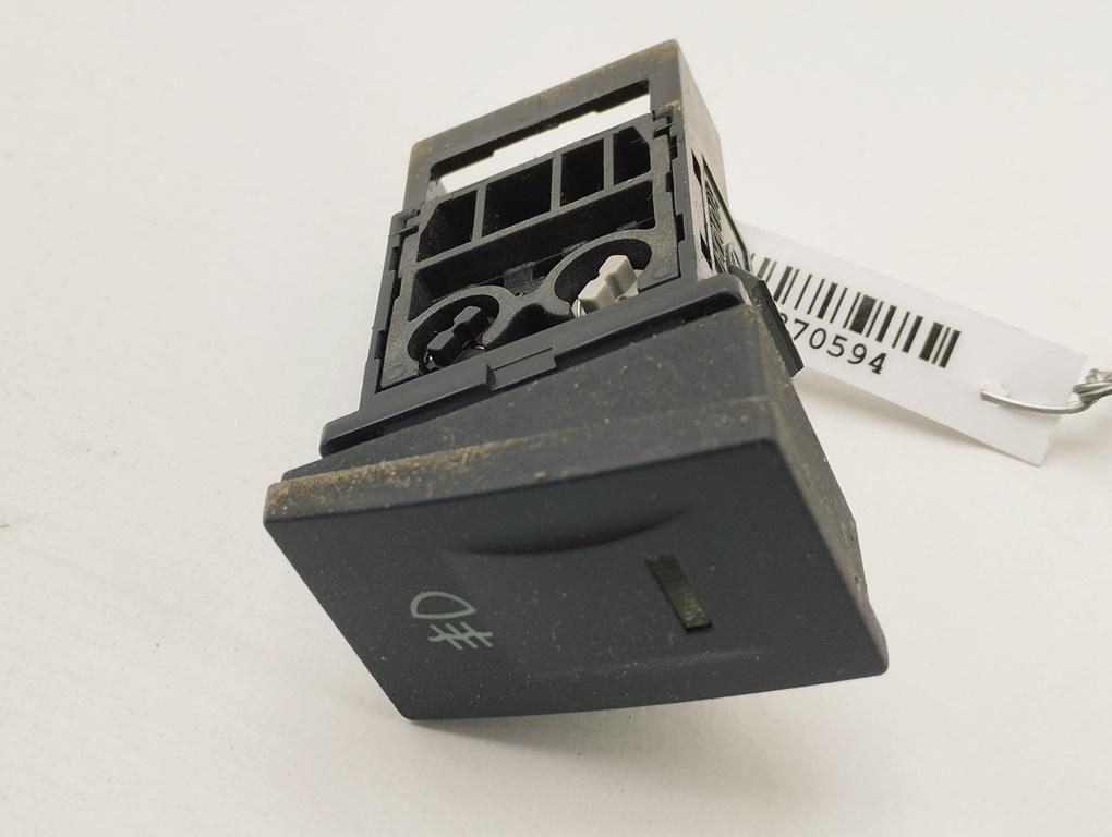 кнопка противотуманных фар Hyundai Coupe 2002-2007 2002, 2.0 л., бензин, МКПП, красный, купе, 937302C002 - фото №1