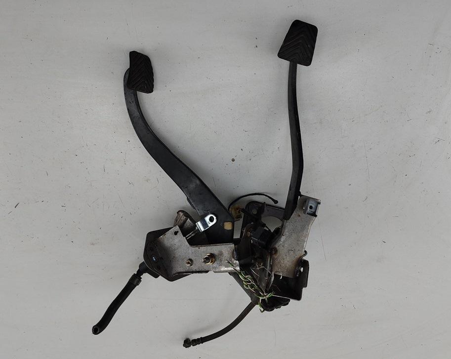 узел педальный (блок педалей) Hyundai Santa Fe 2001, 2.0 л., дизель, МКПП, коричневый, внедорожник 5 дв.