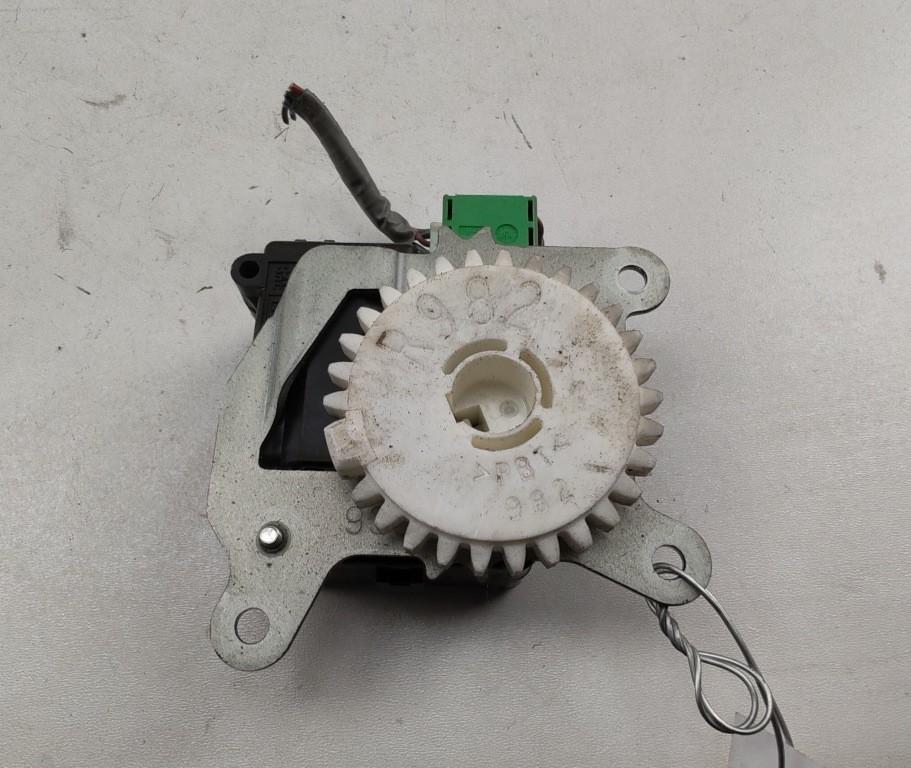 моторчик заслонки печки Toyota RAV4 XA30 2006, 2.2 л., дизель, МКПП, чёрный, внедорожник 5 дв., 0638001100 - фото №1