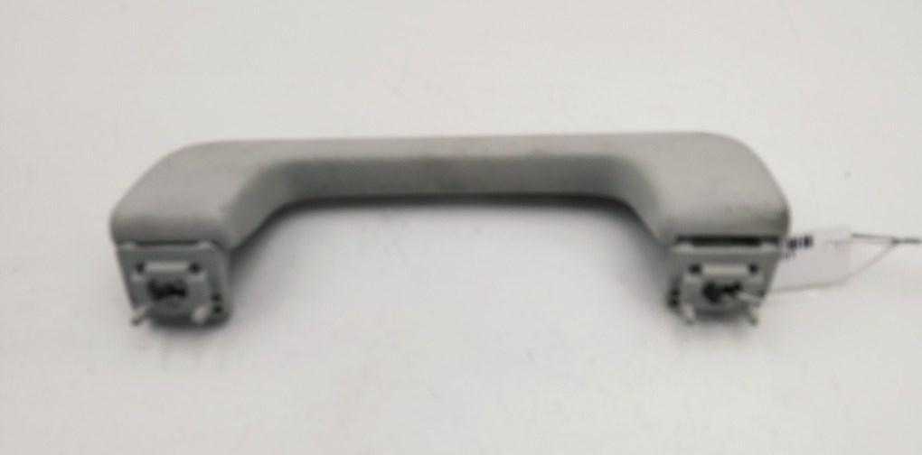 ручка внутренняя потолочная Audi A6 4F/C6 2005, 2.4 л., бензин, АКПП, серый, универсал, 8P0857607C - фото №1
