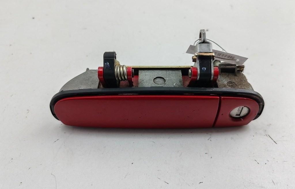 ручка наружная передняя левая Audi A6 C5 2002, 1.9 л., дизель, МКПП, красный, универсал, 4B1837885A