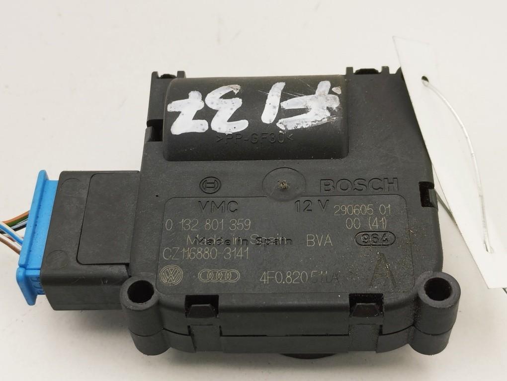 моторчик заслонки печки Audi A6 4F/C6 2005, 2.4 л., бензин, АКПП, серый, универсал, 4F0820511A - фото №1