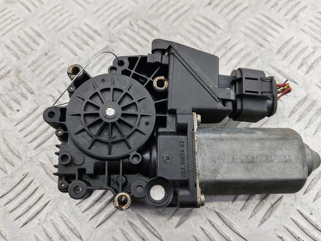моторчик стеклоподъемника передний левый Audi A6 4B/C5 1998, 2.4 л., АКПП, универсал, 119024114 - фото №1