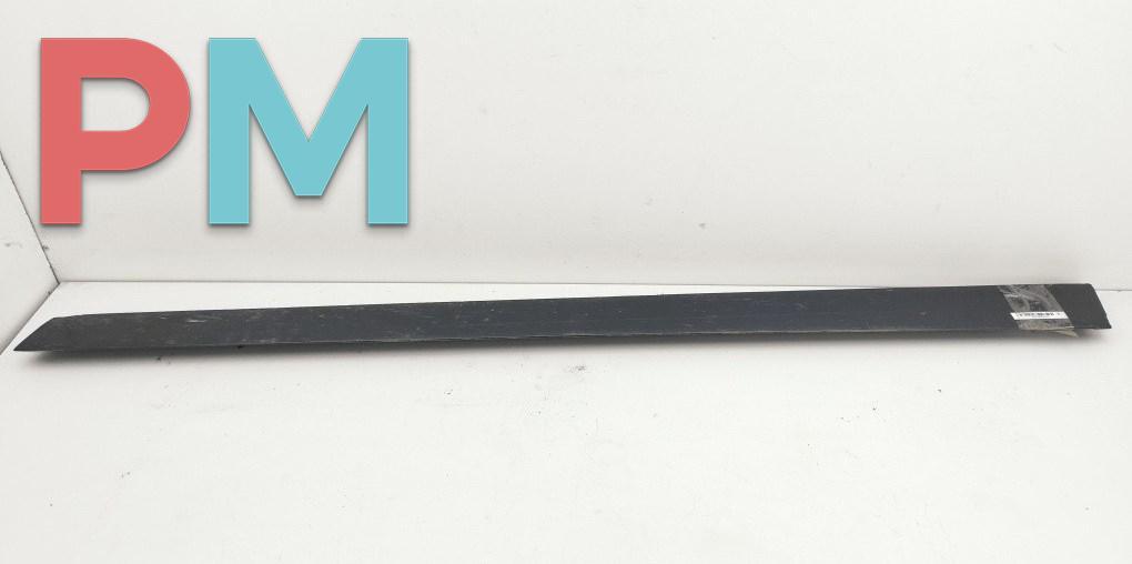молдинг двери передней правой Audi A6 4F/C6 2004, 2.4 л., бензин, МКПП, чёрный, седан, 4F0853960B - фото №1