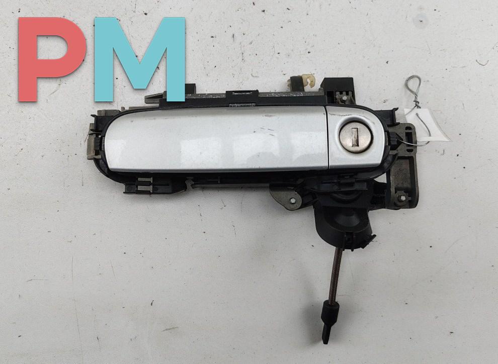 ручка наружная передняя левая Audi A4 B6 2001, 2.0 л., бензин, АКПП, серый, седан - фото №1