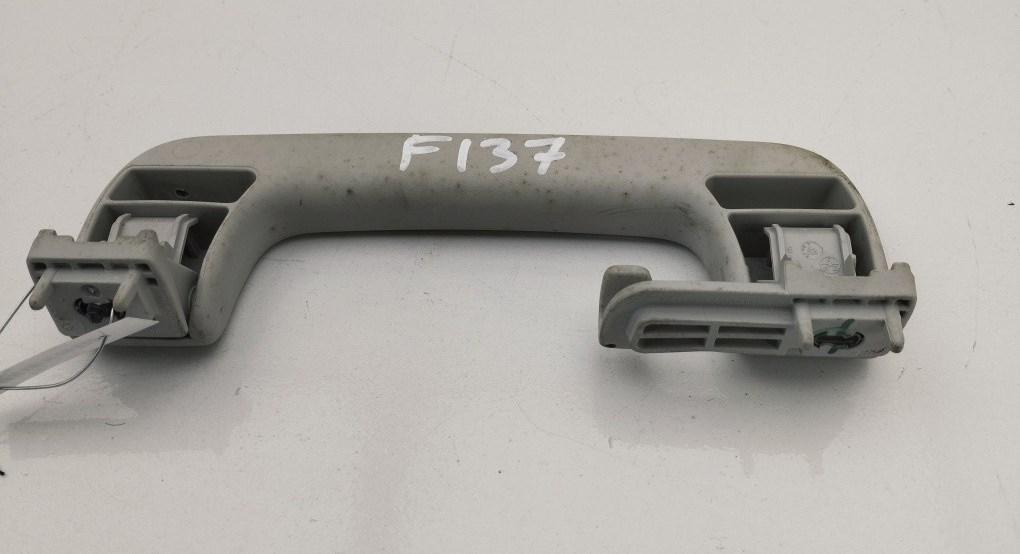 ручка внутренняя потолочная Audi A6 4F/C6 2005, 2.4 л., бензин, АКПП, серый, универсал, 8P0857607D - фото №1