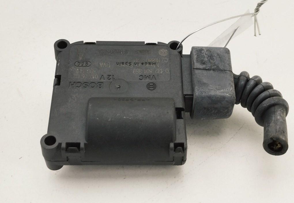 моторчик заслонки печки Audi A6 C6 2005, 2.4 л., бензин, АКПП, серый, универсал, 4F0820511A