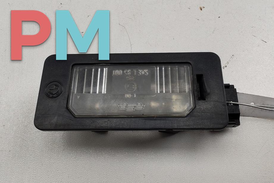 подсветка номера BMW 5 серия E60/E61 2003, 2.2 л., бензин, АКПП, серый, седан, 832637200 - фото №1