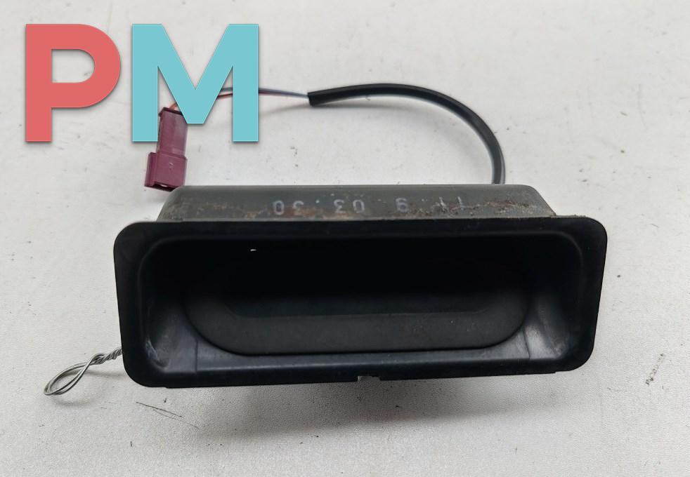 кнопка открытия багажника BMW 5 серия E60/E61 2003, 2.2 л., бензин, АКПП, серый, седан, 8168035 - фото №1