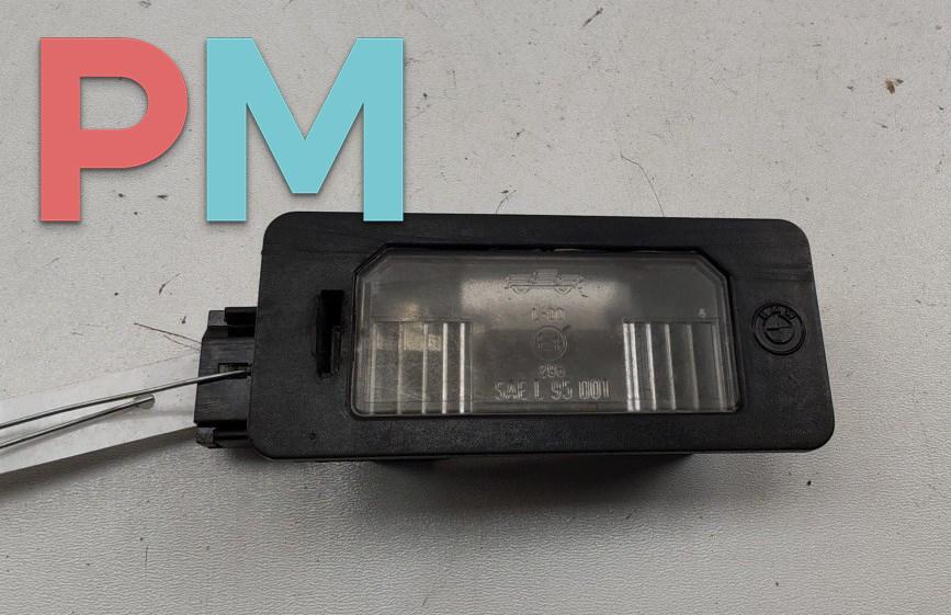 подсветка номера BMW 5 серия E60/E61 2003, 2.2 л., бензин, АКПП, серый, седан, 832637200 - фото №1