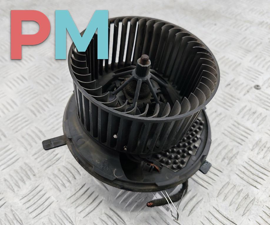 моторчик печки Volkswagen Passat B6 2006, 2.0 л., дизель, МКПП, чёрный, универсал, 3C1820015G - фото №1