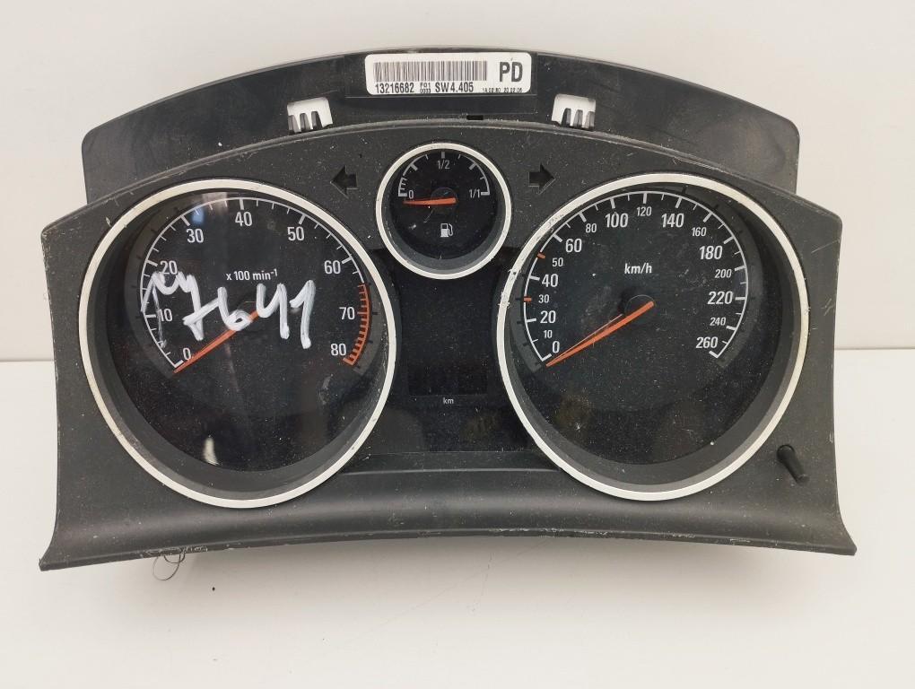 приборная панель Opel Astra H 2006, 1.8 л., бензин, МКПП, чёрный, универсал, 13216682