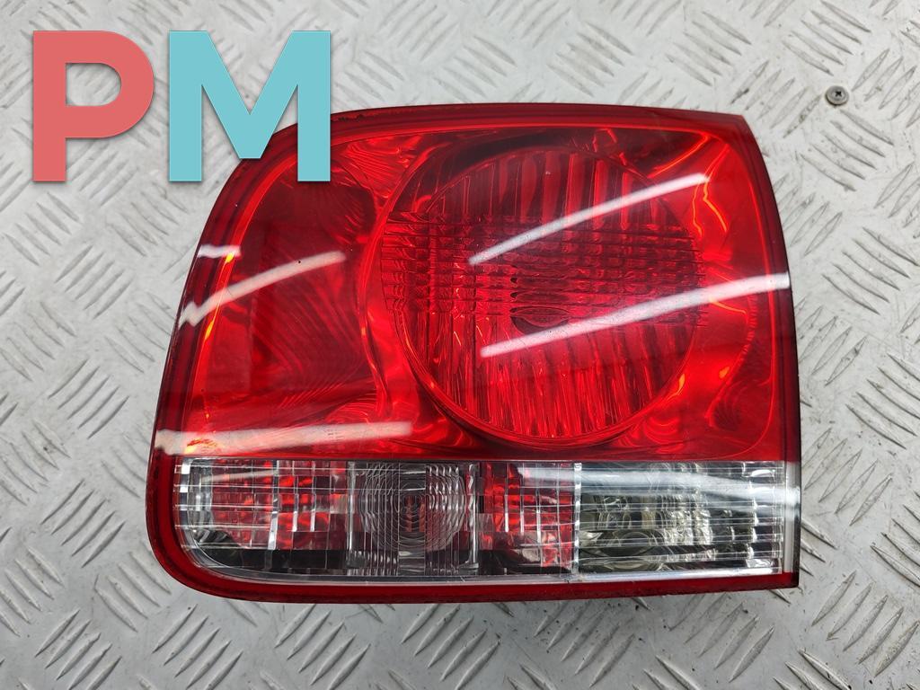 фонарь крышки багажника правый Volkswagen Touareg 1 поколение 2005, 2.5 л., дизель, АКПП, чёрный, внедорожник 5 дв., 7L6945094H - фото №1
