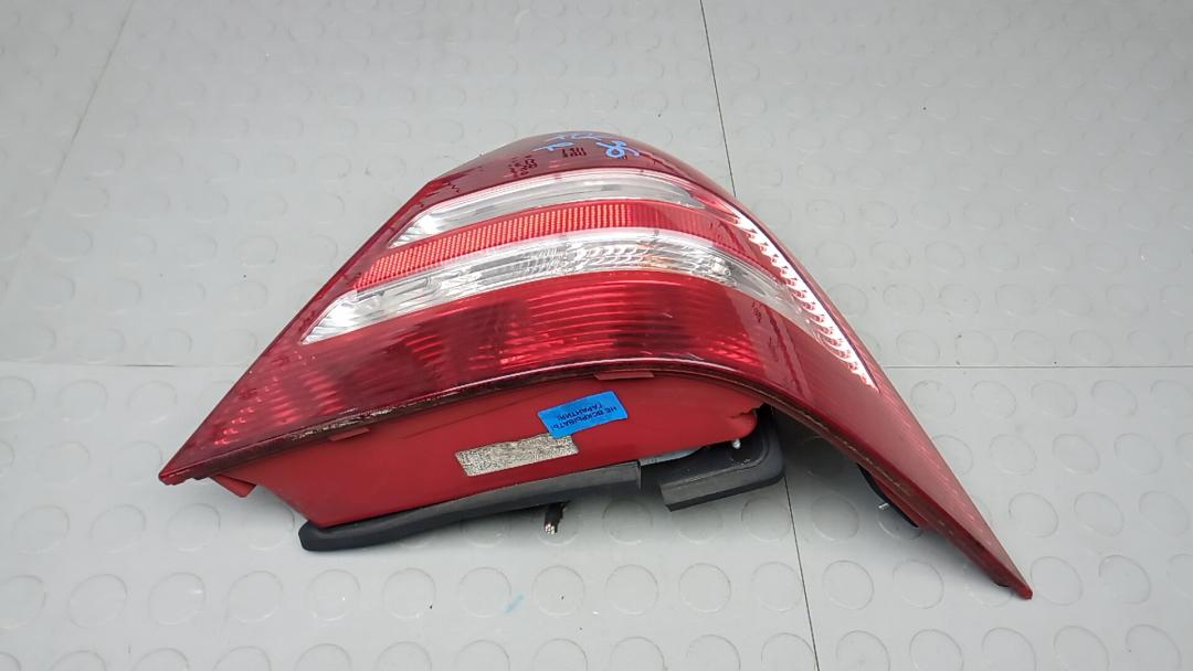 фонарь задний правый Mercedes-Benz C-Класс W204/S204 2006, 2.2 л., D C220 CDI, дизель, АКПП, седан - фото №1