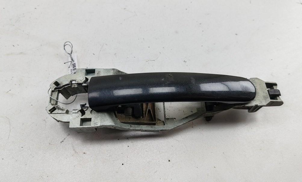 ручка наружная передняя левая Volkswagen Passat B5 1997, 1.8 л., бензин, МКПП, чёрный, универсал, 3B0837885 - фото №1