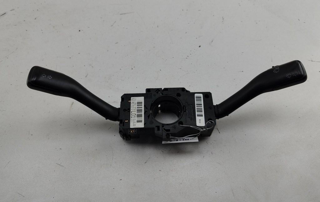переключатель подрулевой Volkswagen Passat B5+ (GP) 2001, 1.6 л., бензин, МКПП, серый, универсал, 8L0953513G