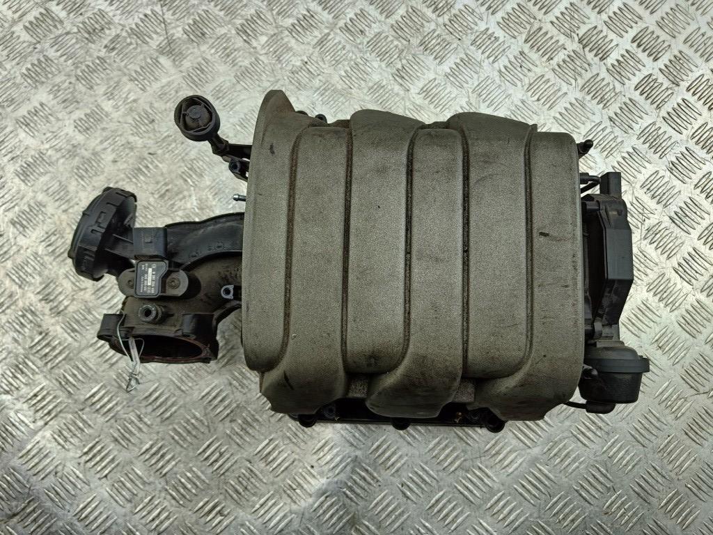 коллектор впускной Audi A6 4F/C6 2004, 2.4 л., бензин, седан, 06E133151 - фото №1