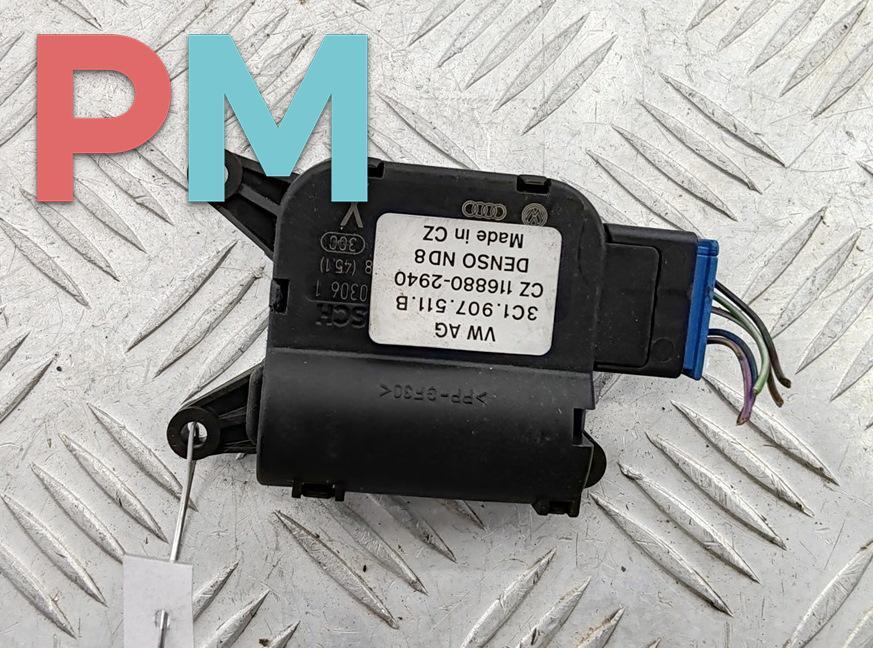 моторчик заслонки печки Volkswagen Passat B6 2006, 2.0 л., дизель, МКПП, серый, универсал, 3C0907511B - фото №1
