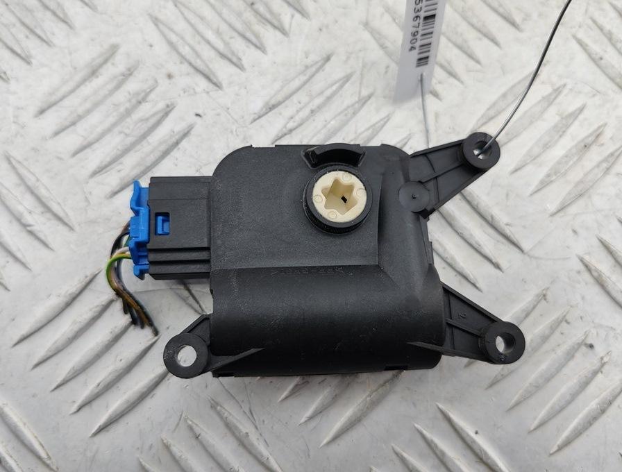 моторчик заслонки печки Volkswagen Passat B6 2005, 2.0 л., бензин, АКПП, чёрный, универсал, 0132801363