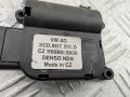 моторчик заслонки печки Volkswagen Passat B6 2006, 2.0 л., дизель, МКПП, чёрный, универсал, 3C1907511A - фото №3