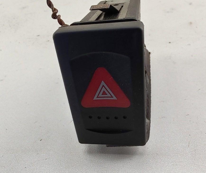 кнопка аварийной сигнализации Volkswagen Passat B5 1997, 1.9 л., дизель, МКПП, серый, седан, 3B0953235B
