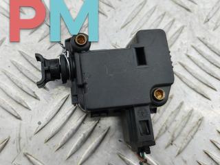 активатор замка багажника Volkswagen Touareg 1 поколение 2005, 2.5 л., дизель, АКПП, чёрный, внедорожник 5 дв., 3B5827061B