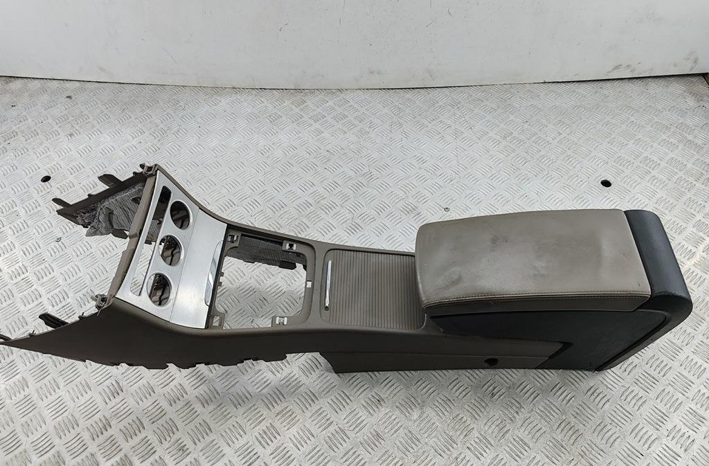 подлокотник Volkswagen Passat B6 2005, 2.0 л., бензин, АКПП, чёрный, универсал