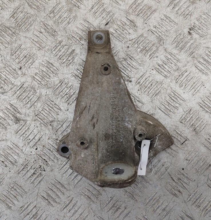 кронштейн КПП Audi A4 B5 1998, 1.8 л., Ti, бензин, АКПП, красный, седан, 8D0399113AC - фото №1