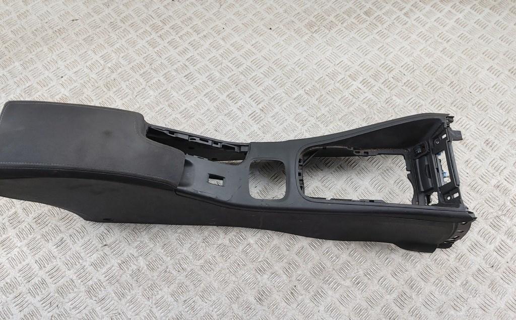 подлокотник Renault Megane 3 поколение 2009, 1.4 л., бензин, МКПП, белый, хетчбэк 5 дв., 969100019R - фото №1