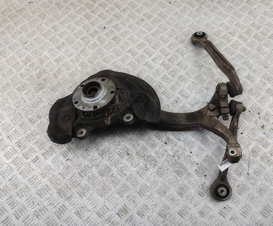Кулак (корпус ступицы) передний левый Audi A6 4F/C6 2004, 2.4 л., бензин, МКПП, чёрный, седан - фото №1