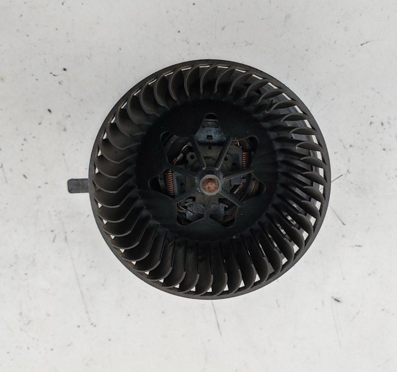 моторчик печки Volkswagen Passat B6 2005, 2.0 л., бензин, АКПП, чёрный, универсал, 3C1820015E - фото №1