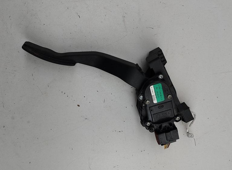 педаль Mitsubishi Colt 2007, 1.5 л., дизель, робот, синий, хетчбэк 5 дв., MR955216