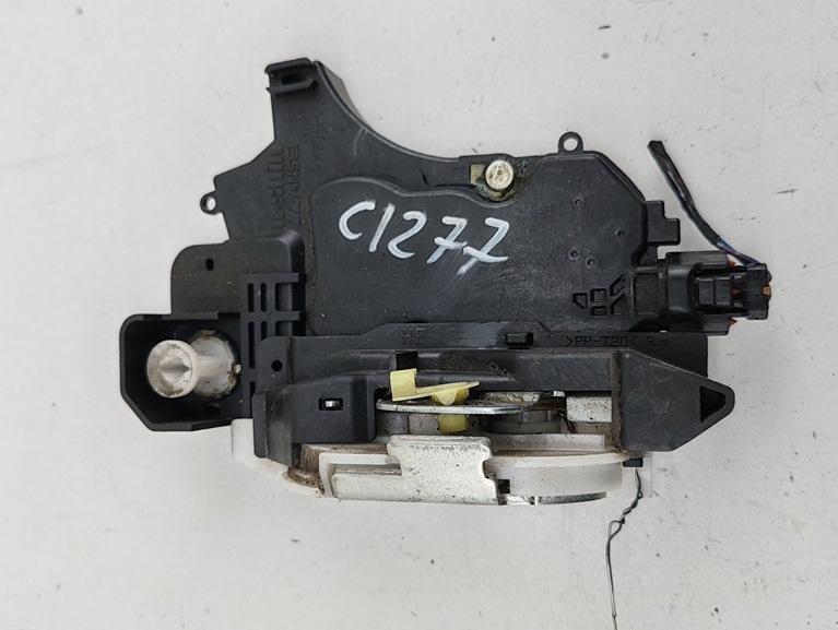 замок двери передней правой Mitsubishi Colt 6 поколение (Z20/Z30) 2006, 1.3 л., бензин, АКПП, серый, хетчбэк 5 дв. - фото №1