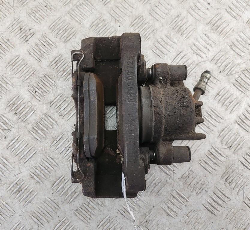 суппорт передний левый Volvo V70 2001, 2.3 л., бензин, АКПП, чёрный, универсал