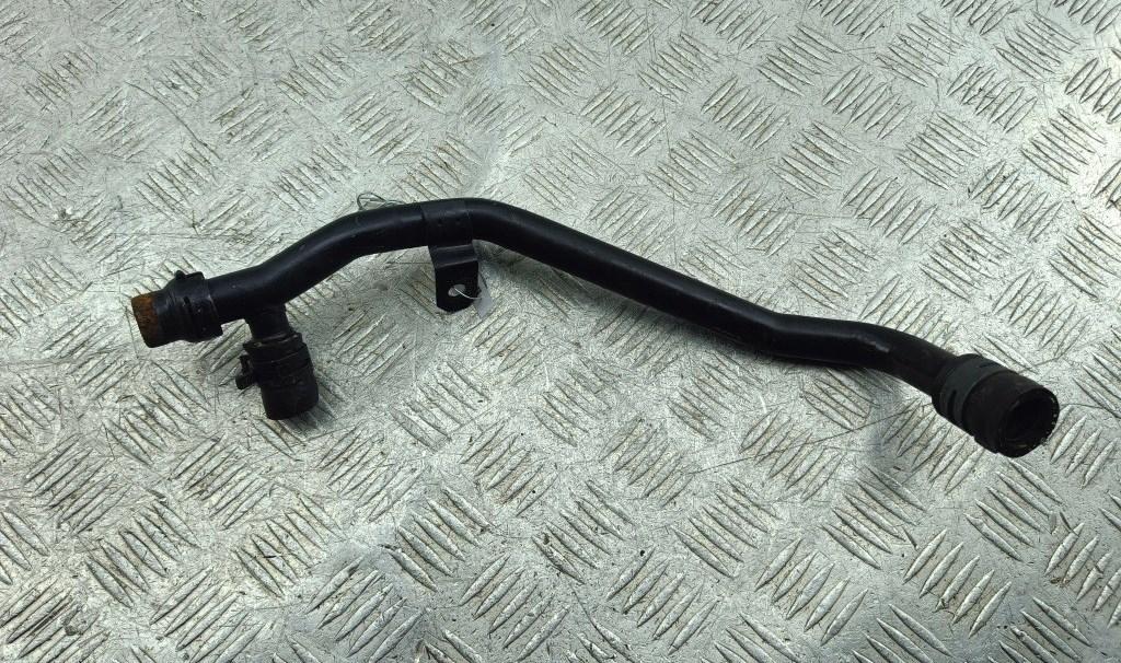 трубка охлаждающей жидкости Volkswagen Passat B5 1997, 1.8 л., бензин, МКПП, 058121065B - фото №1