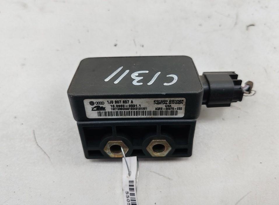 датчик ускорения Volkswagen Bora 2000, 1.9 л., дизель, МКПП, зелёный, универсал, 1J0907657A