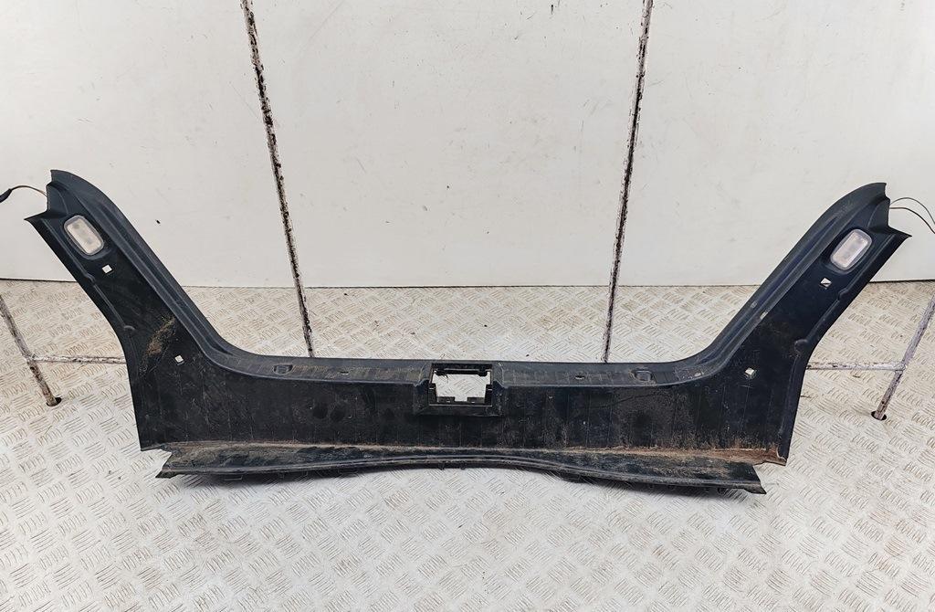 накладка декоративная Mercedes-Benz E W211 2004, 3.2 л., дизель, АКПП, чёрный, седан, 2116900641