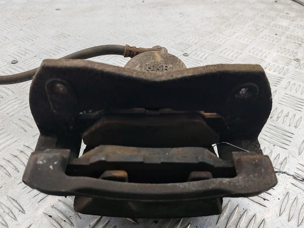 суппорт передний левый Toyota RAV4 XA30 2006, 2.2 л., дизель, МКПП, чёрный, внедорожник 5 дв.