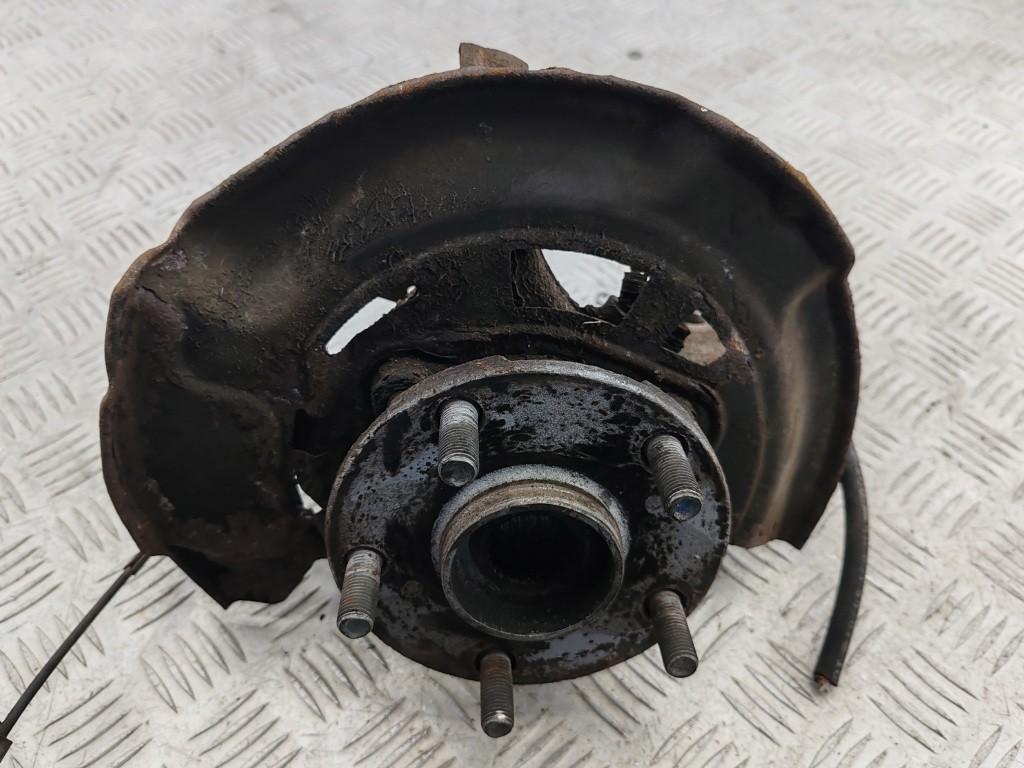 ступица передняя правая Toyota RAV4 XA30 2006, 2.2 л., дизель, МКПП, чёрный, внедорожник 5 дв.