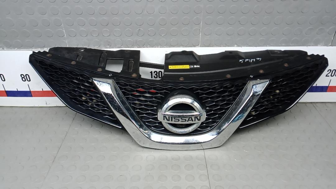 решетка радиатора Nissan Qashqai 2 поколение 2015, 1.5 л., дизель, МКПП, внедорожник 5 дв., 623104EA1D - фото №1